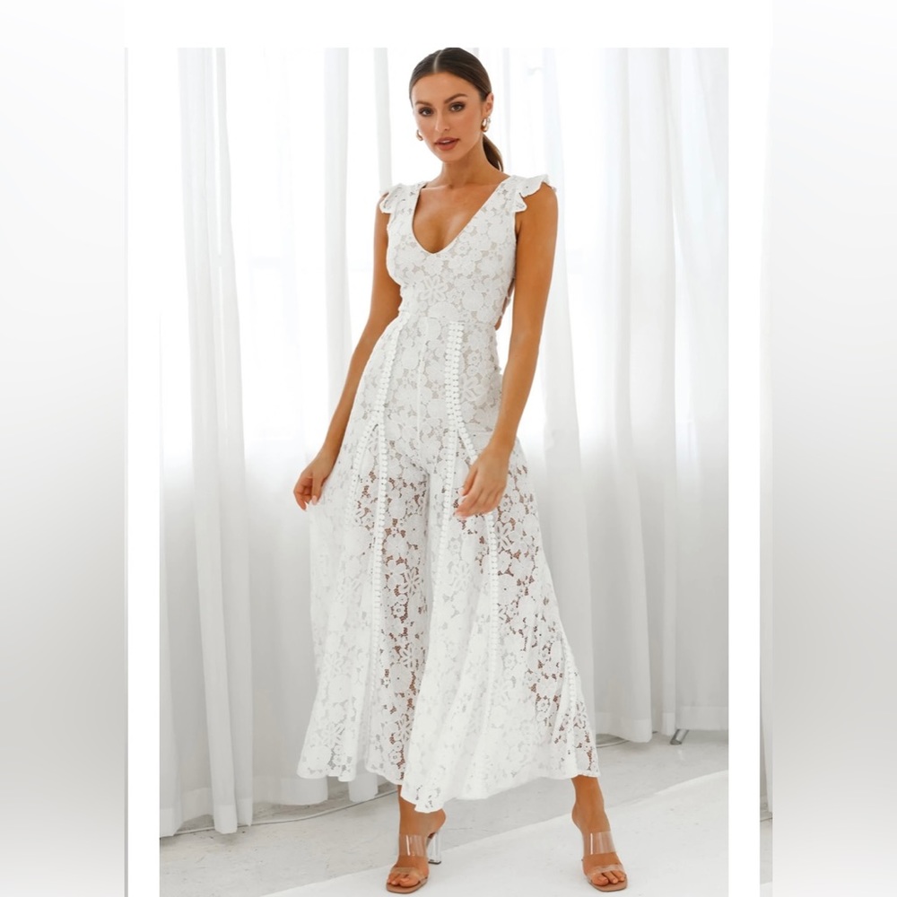 Selfie Leslie Take Note Laced-Back Frill Shoulder Lace Jumpsuit White - XS